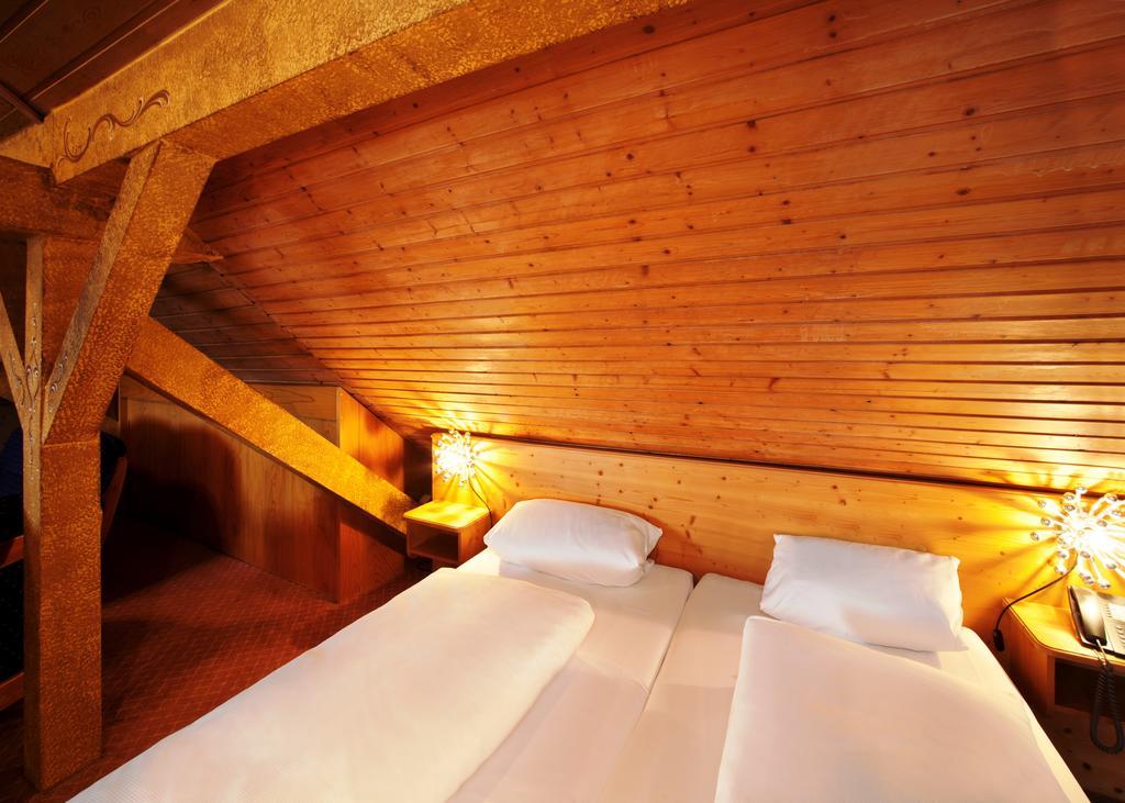 Hotel Hahn Мюнхен Экстерьер фото