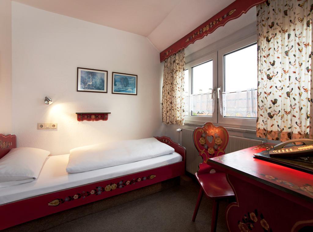 Hotel Hahn Мюнхен Экстерьер фото